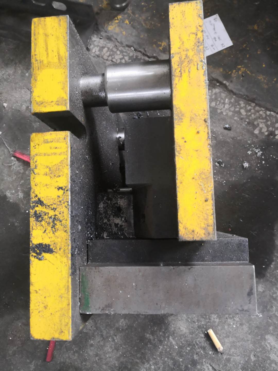 Channel steel butt die