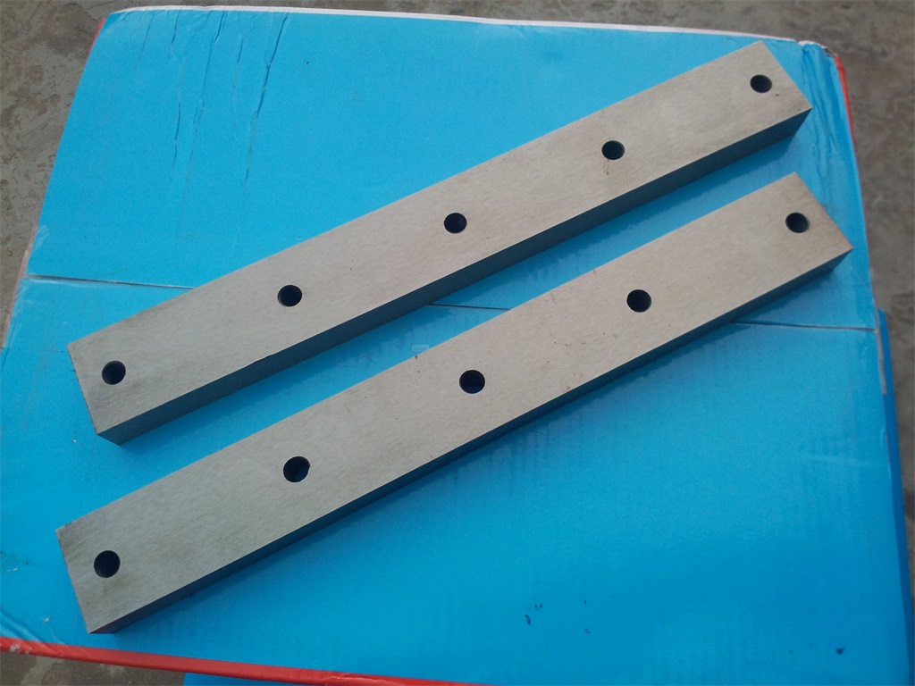 Angle shear blade