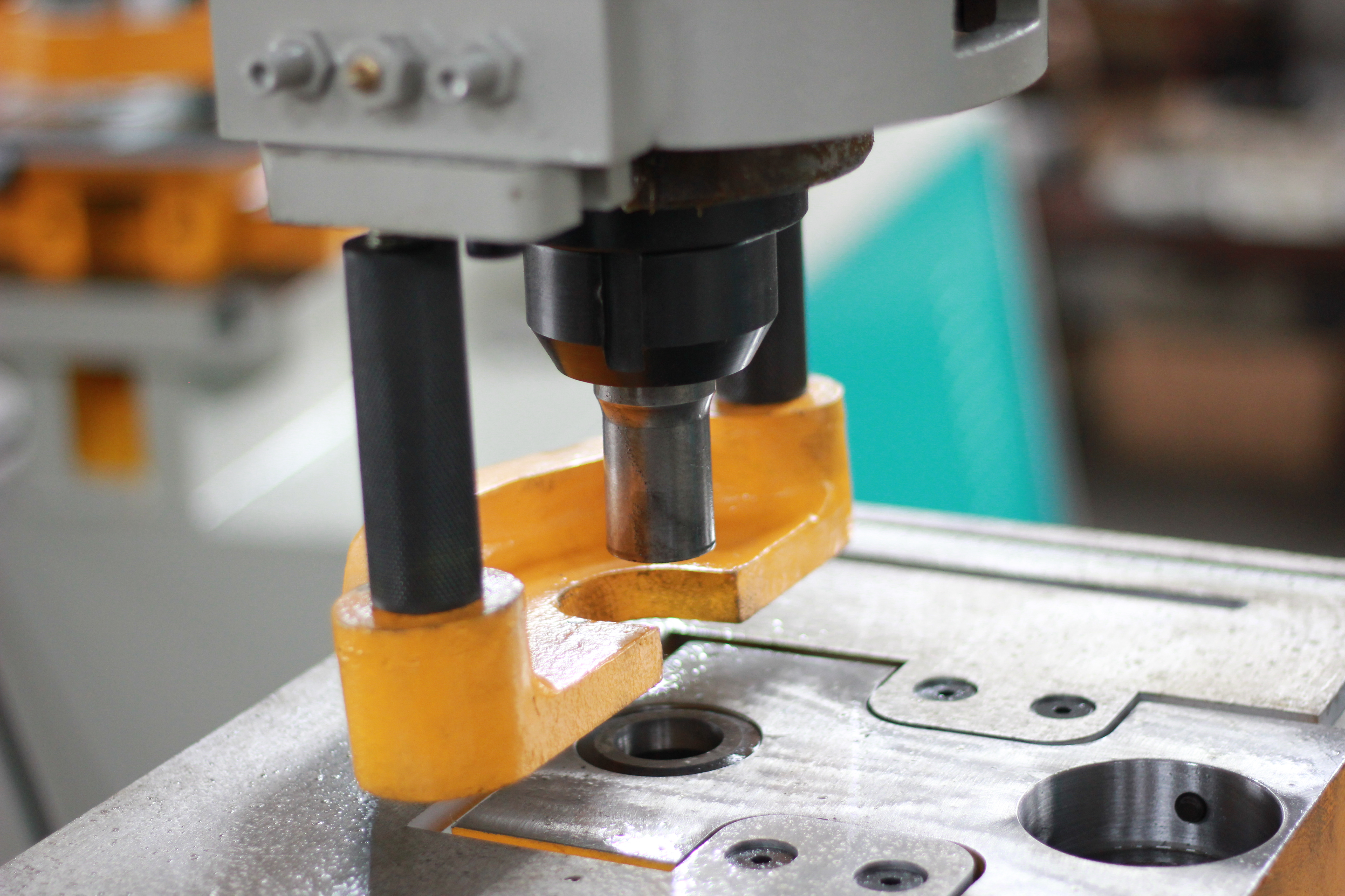 14/5000  
Q35y-16 hydraulic punching and shearing machine price